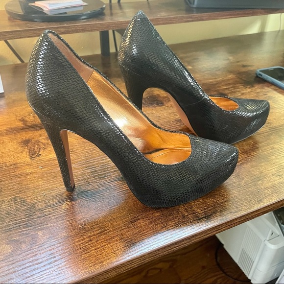 BCBGeneration Black Platform Heels - Size 8 - Picture 8 of 8